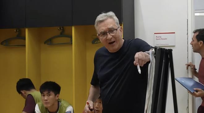 伊萬謝幕戰(zhàn)，國足首發(fā)11人大輪換，新國腳將迎首秀 謝文能頂替2將