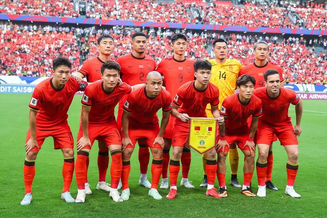 半场0-0，0射正，谢文能两次开角球直接出界，国足主场想赢球都难