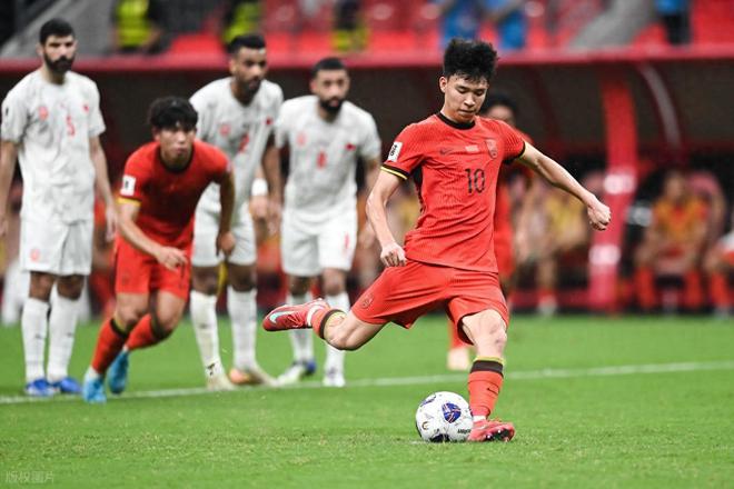 國足收官第2天，王鈺棟留洋法甲重大突破，范志毅承諾幫他找關(guān)系