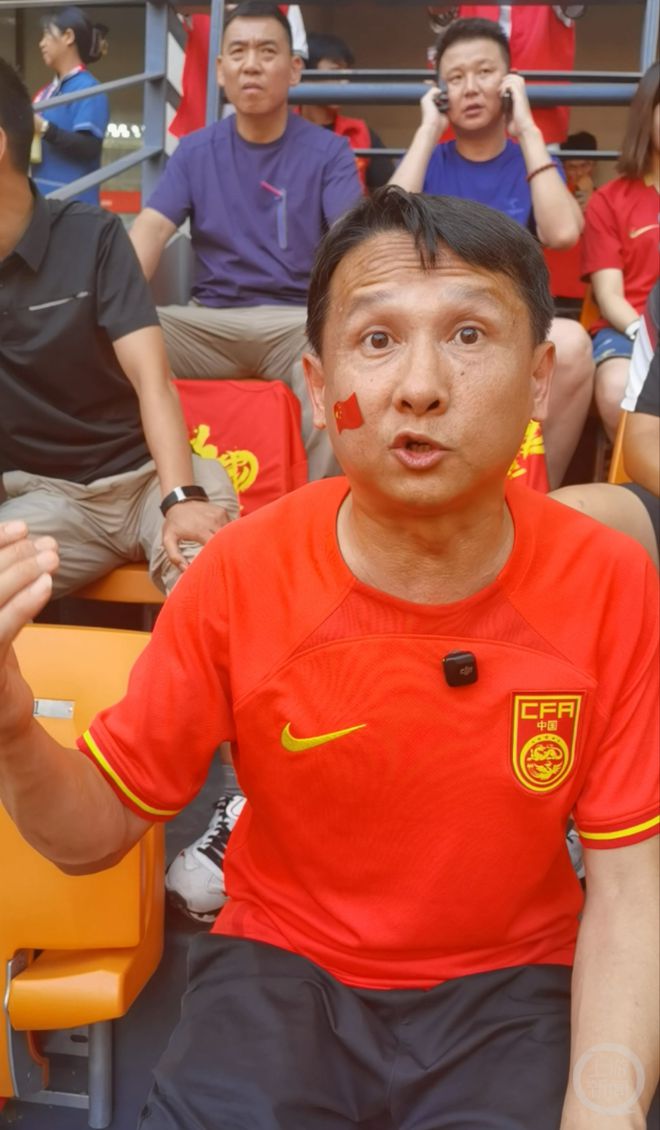 国足结束世预赛：老帅伊万去向仍待定，重庆主场氛围惊到“退钱哥”