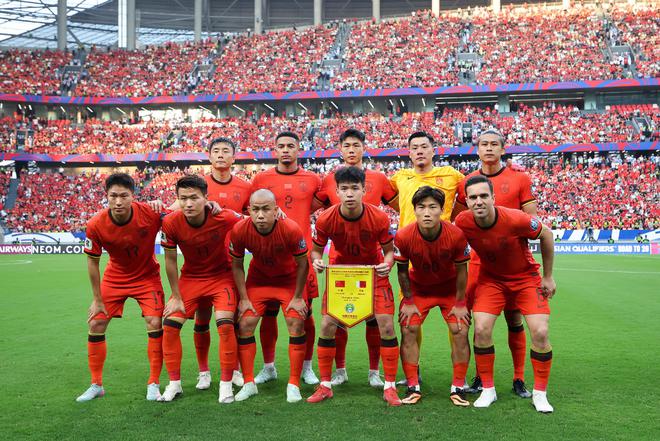 記者：五萬(wàn)人送別了本屆國(guó)家隊(duì)讓人有些遺憾，又是差一場(chǎng)球