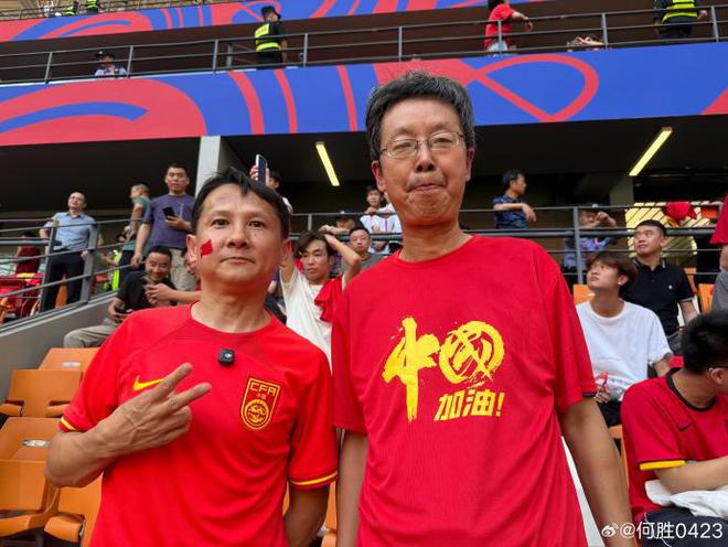 再次合體，賽前退錢哥曬與奪命書生合照