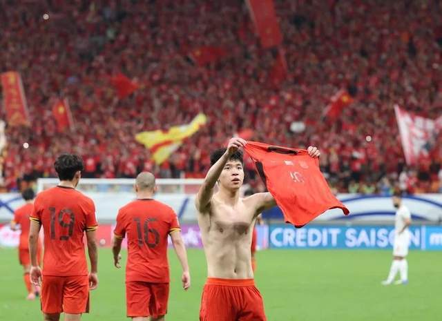 李瑋鋒:王鈺棟國內(nèi)一年輕松掙300萬出國月薪6000歐 誰樂意去留洋?