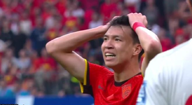半場0-0！國足低迷依舊，半場0射正，塞鳥隱身，楊澤翔仍然首發(fā)