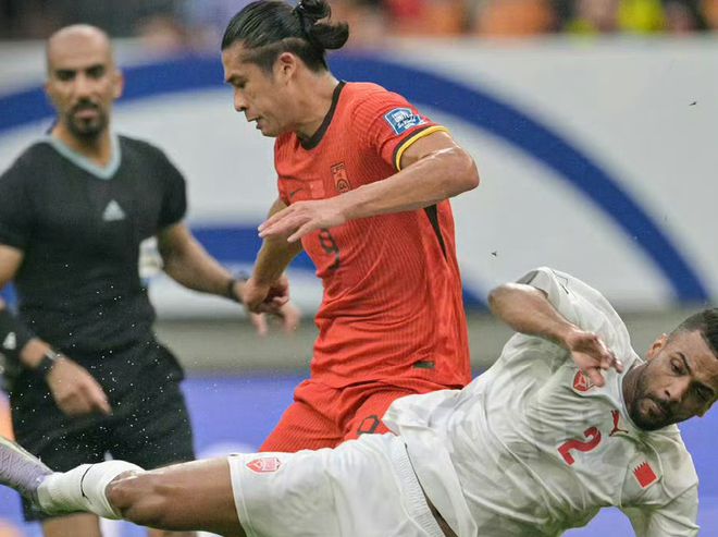 1-0！中國男足點球準絕殺，王鈺棟破門立功，18強賽拒絕小組墊底