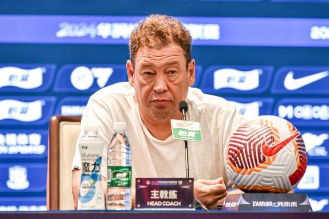 東體：申花隊內傷病及國腳的身體疲勞，讓斯盧茨基“頭疼”