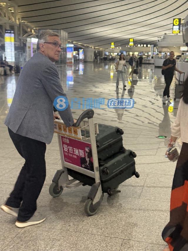 獨家！直播吧直擊伊萬離開中國，今晚1點乘機飛往卡塔爾