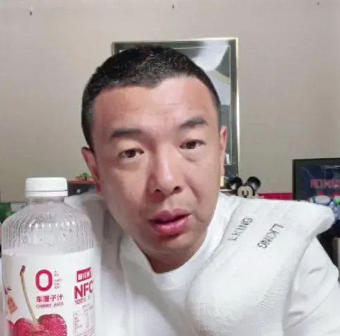 再降薪，就沒(méi)人踢了！前國(guó)腳暴怒發(fā)聲：國(guó)足已經(jīng)降到日韓3分之一