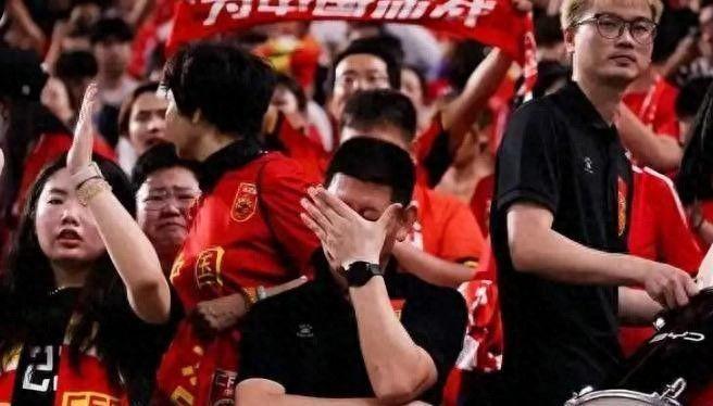 再降薪就沒人踢了！前國腳暴怒發(fā)聲：國足已經降到日韓的三分之一