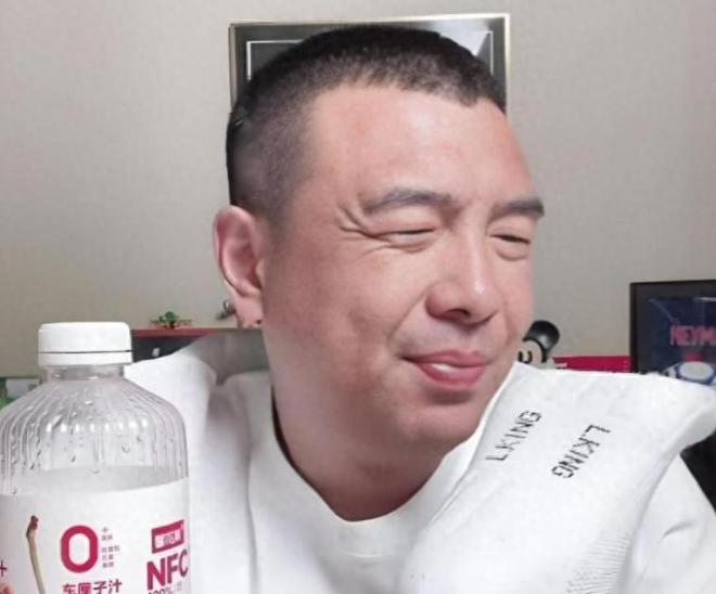 再降薪就沒(méi)人踢了！前國(guó)腳憤怒發(fā)聲：國(guó)足已經(jīng)降到日韓的三分之一