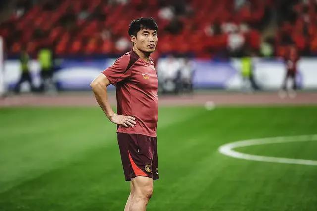 國足選帥最新消息：曝鄭智或上位，宋凱拍板，帶隊出征東亞杯