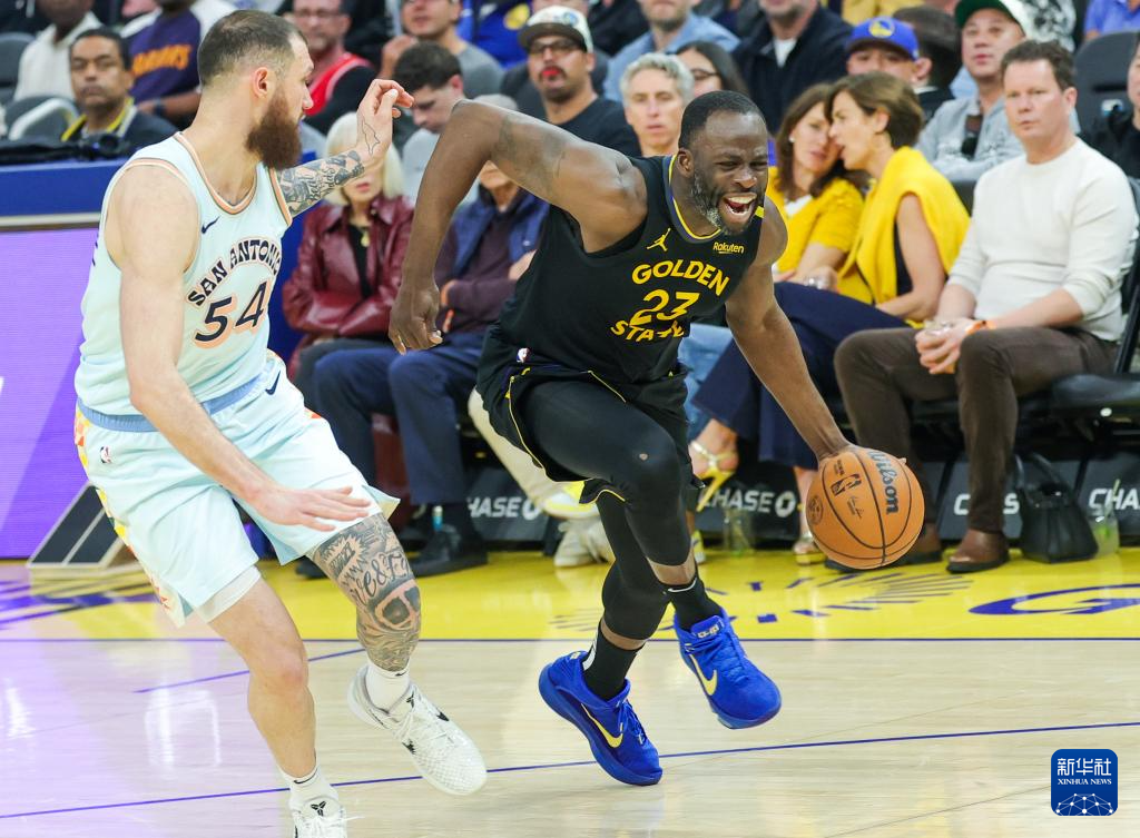 NBA常规赛：勇士不敌马刺