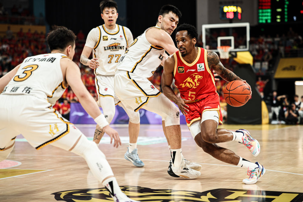CBA季后赛：广厦大胜辽宁 半决赛先下一城