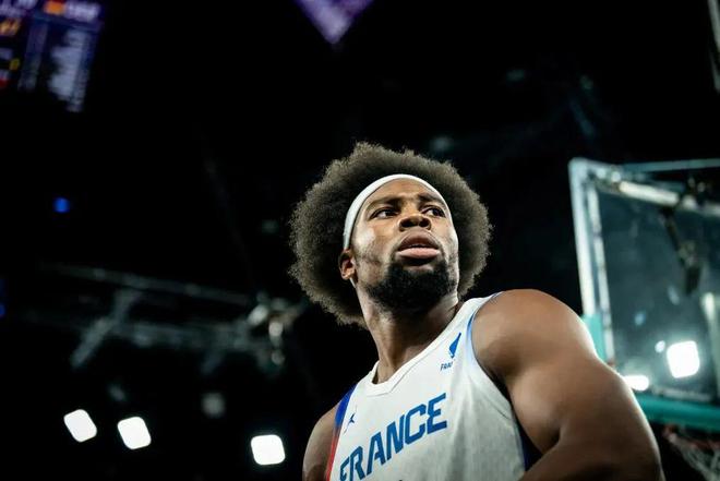 打过两次CBA,奥运隔扣詹姆斯,现在他要自己掏钱回NBA了