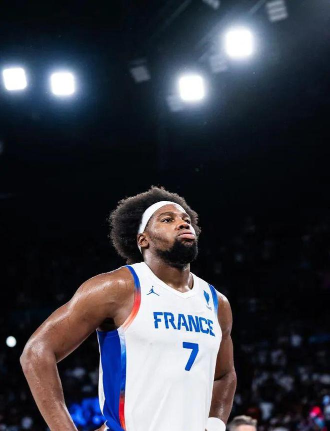 打过两次CBA,奥运隔扣詹姆斯,现在他要自己掏钱回NBA了
