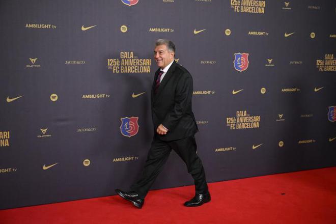 世體：拉波爾塔今天前往里斯本，女足歐冠決賽前與切費(fèi)林共進(jìn)晚餐