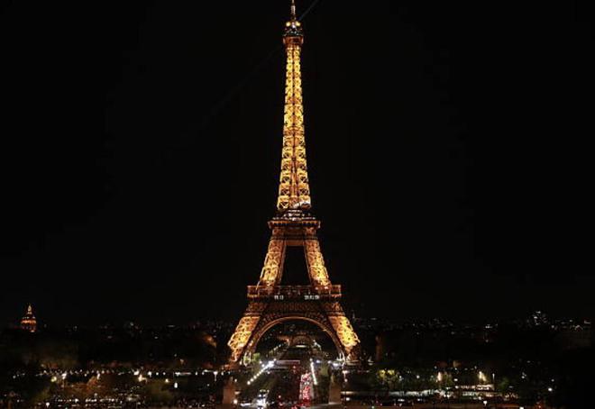 巴黎市長(zhǎng)：當(dāng)PSG球員在歐冠決賽中進(jìn)球時(shí)，埃菲爾鐵塔將閃爍