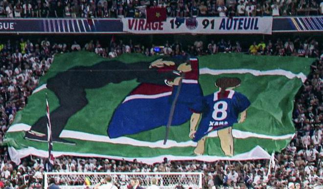 淚目，巴黎球迷奪冠時刻展示TIFO來紀念恩里克已故的女兒