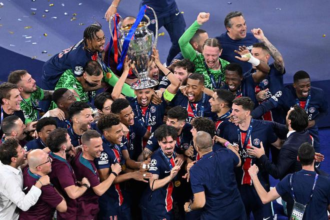 巴黎圣日耳曼捧杯圖集：加冕三冠王，夢圓慕尼黑