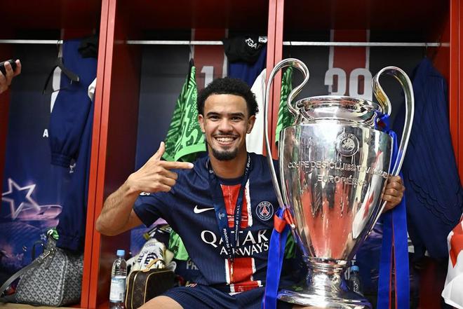 小埃梅里曬照：作為巴黎本土球員，很自豪把歐冠獎杯帶回家