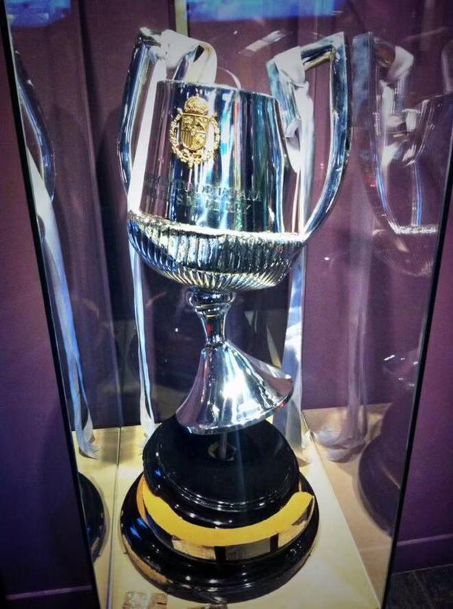 设计师回忆水爷摔坏国王杯奖杯：不得不召开发布会说明情况