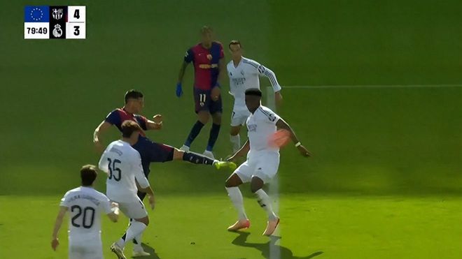 這究竟是不是點球？楚阿梅尼的手球犯規(guī)引發(fā)了爭議