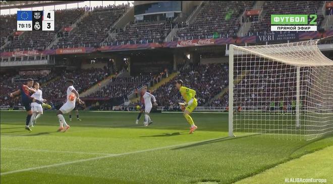 費(fèi)蘭擊中瓊阿梅尼手臂，裁判認(rèn)定不是點(diǎn)球！看VAR后維持原判！