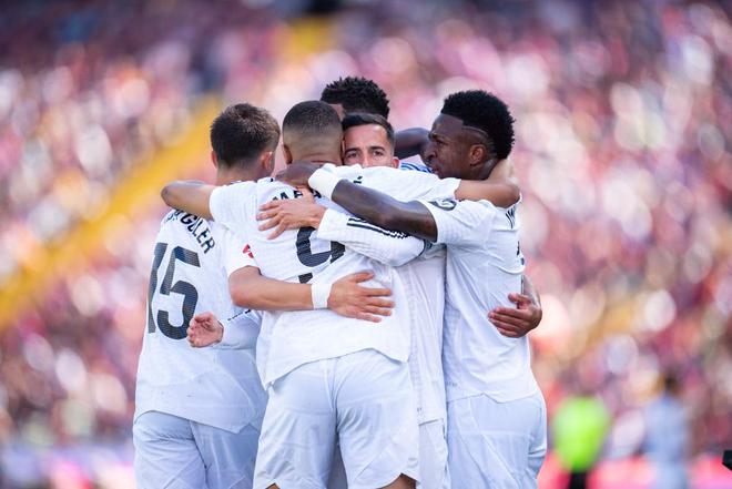 打不過，根本打不過！國家德比變成互捅，巴薩四殺皇馬奪冠無憂