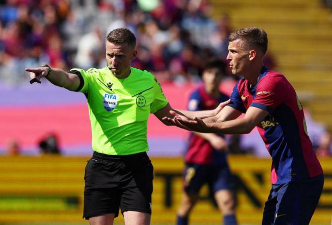 每體：巴薩對國家德比裁判憤怒，但不會申訴，不滿皇馬施壓裁判