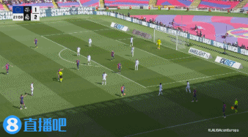 裁判耳機響了但沒有點球！巴斯克斯拉菲尼亞雙雙倒地 VAR短暫介入