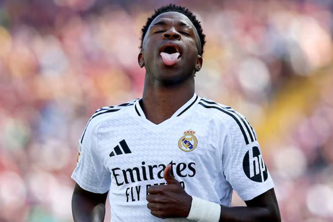 維尼修斯又破防！憤怒手指球迷，遭沙灘球嘲諷，這個梗過不去了