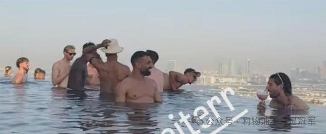 畢業(yè)前的團(tuán)建旅行！利物浦提前開始度假模式