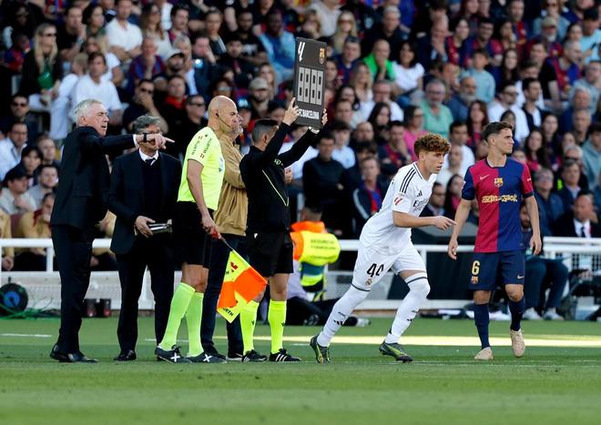 國家德比錯失單刀，皇馬小將穆諾斯2天后發(fā)文：很自豪能迎來首秀