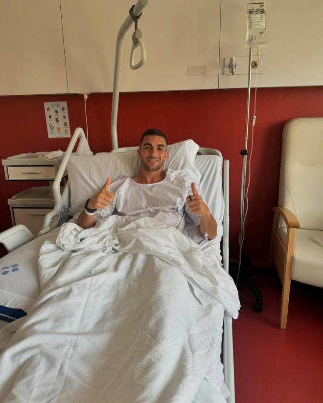 團結的集體！奧爾莫、佩德里等巴薩球員賽后看望住院的費蘭