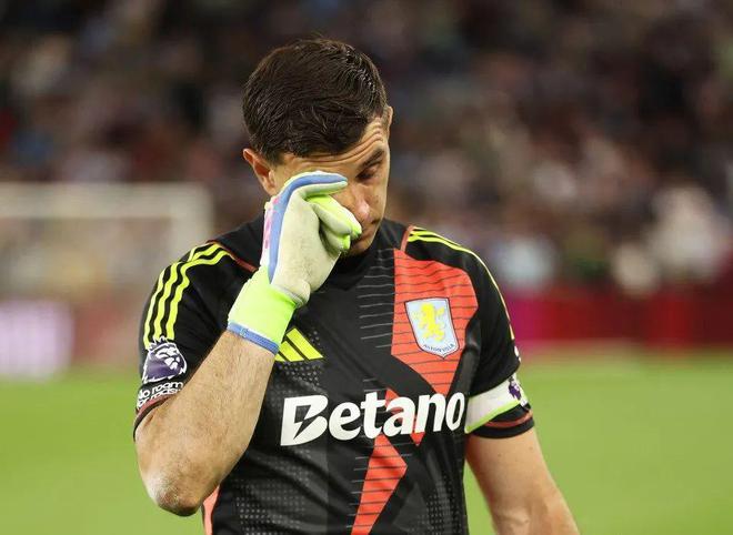 記者：維拉為大馬丁標價4000萬鎊；泰晤士報：拉爵對阿莫林評價很高，兩人每周都會通話