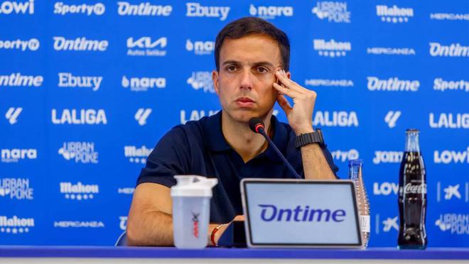 帶隊降級卻仍被全場球迷高呼留下，博爾哈淚灑發布會現場