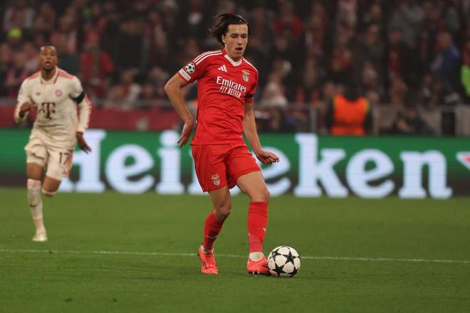 鏡報：皇馬接近4200萬鎊簽左后衛A費，曼聯有望獲40%-50%分成