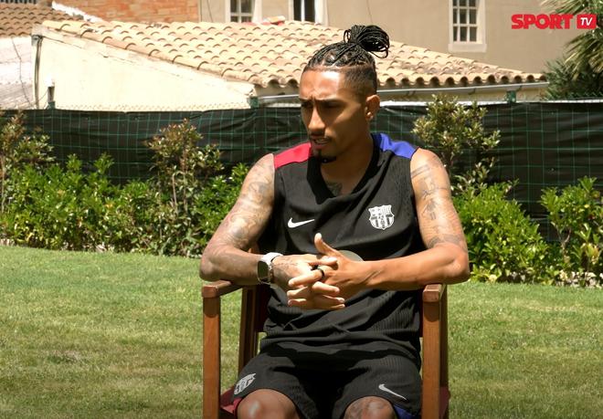 拉菲尼亞：沒想到本賽季打出這么好的數(shù)據(jù)，因?yàn)楦ダ锟宋伊粼诹税退_