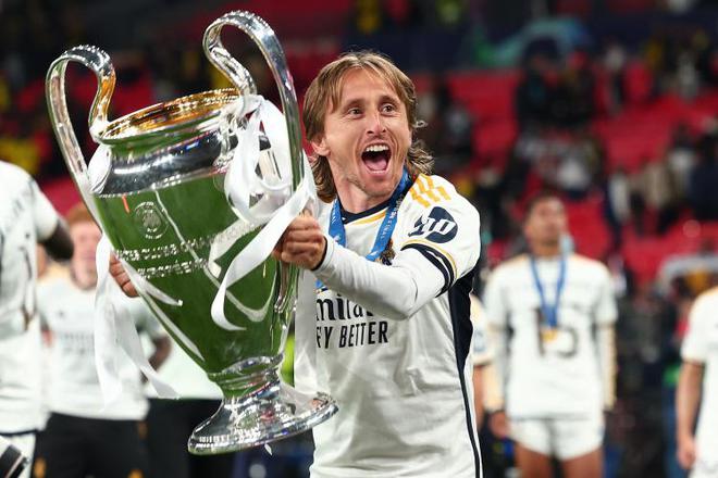 去年今日：皇馬在官網(wǎng)發(fā)文慶祝球隊奪得隊史第十五座歐冠獎杯