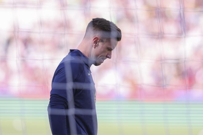 每體：盡管知道下賽季難保首發，但特爾施特根不會輕易就離開巴薩