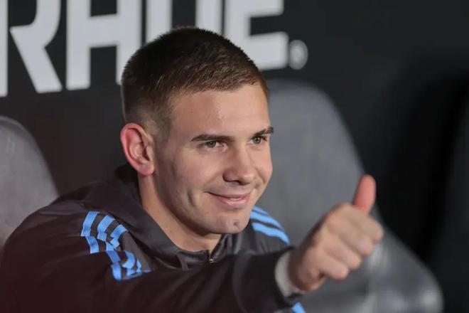 馬卡：為獲得一個(gè)較長(zhǎng)的適應(yīng)期，皇馬要求馬斯坦托諾早日歸隊(duì)