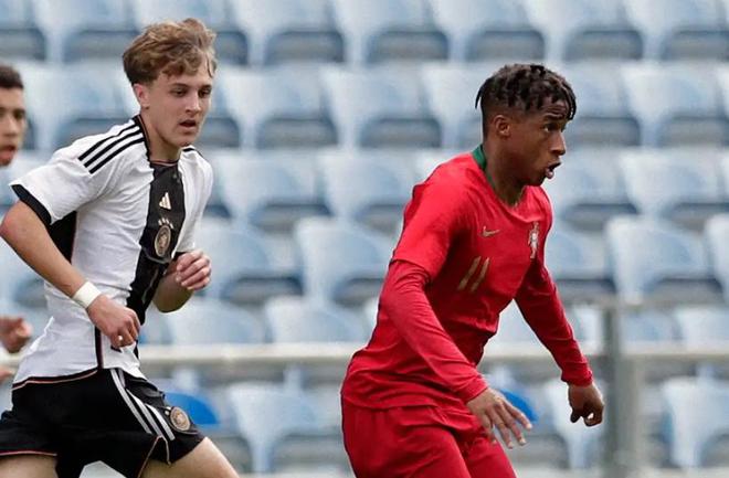 克媒：巴薩簽下17歲葡萄牙邊鋒瓦雷拉，球員將在迪納摩留一個賽季