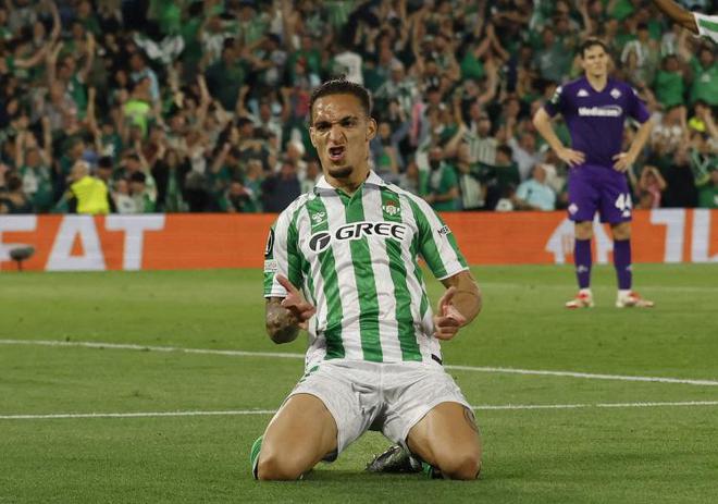 曼晚：曼聯想今夏4250萬英鎊出售安東尼，貝蒂斯認為他會延長租期