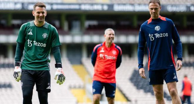 曼晚：填補本土球員名額，曼聯有意給39歲希頓提供1年新合同