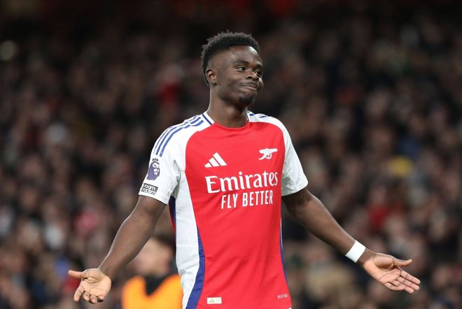 巨大爭議！薩卡倒在禁區(qū)球被斷遭無視，隨后巴黎反擊卻獲得點球