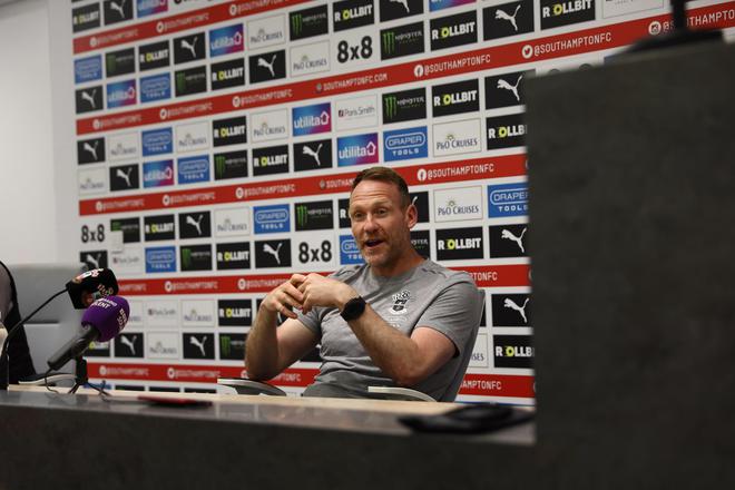 圣徒代理主帥:想體面地結(jié)束這個賽季,隊員們要勇于向曼城亮劍 圣徒代理主帥:想體面地結(jié)束這個賽季,隊員們要勇于向曼城亮劍