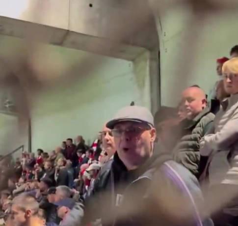 一阿森納球迷對巴黎球迷采取種族主義攻擊，俱樂部發文譴責