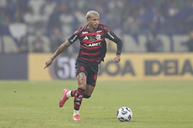 天空體育：曼城有意巴西邊衛韋斯利，將與曼聯利物浦展開競爭