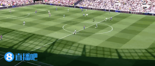 穆尼奧斯邊路傳中，薩爾包抄破門但越位在先，熱刺仍0-0水晶宮