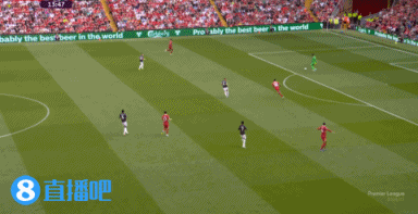 不收禮？瓊斯禁區(qū)內(nèi)被斷，阿森納球員互相讓球錯(cuò)失射門良機(jī)